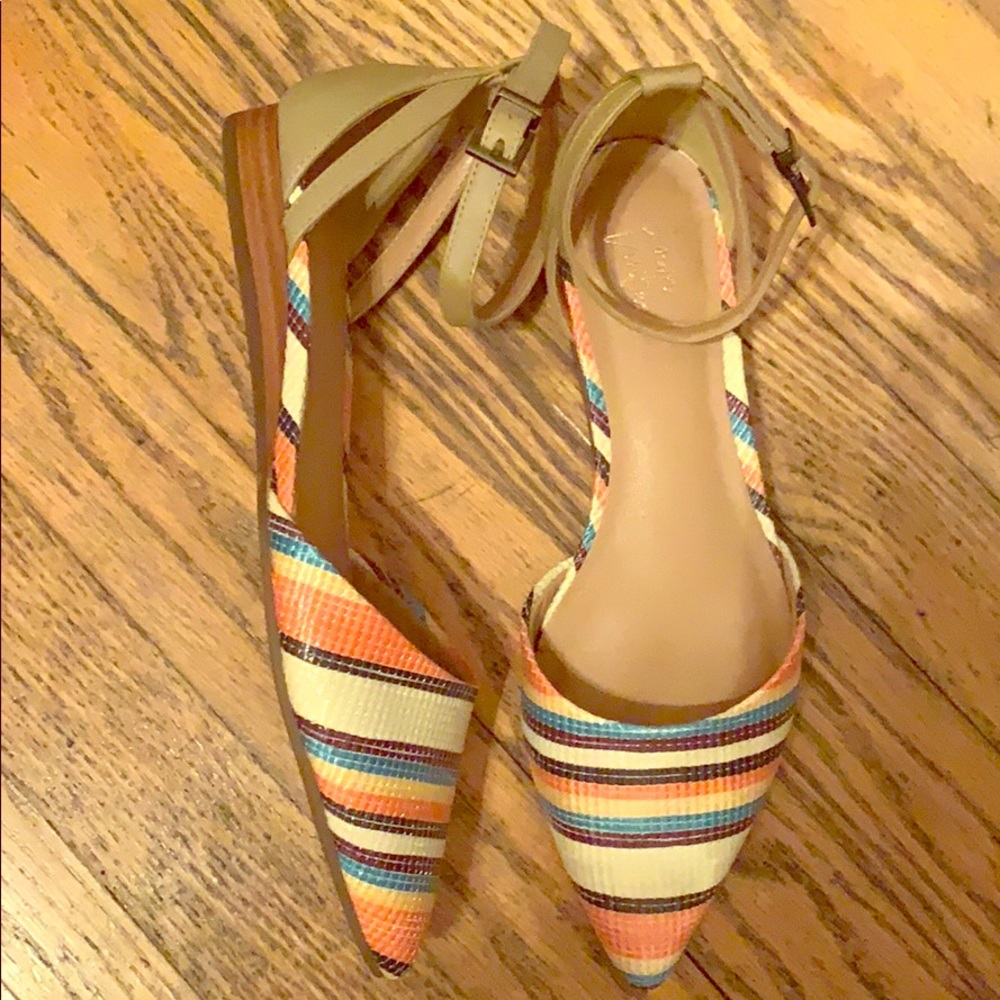 Size 7 Woman’s Flats
